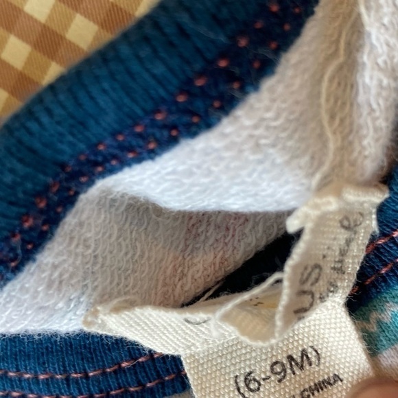 Bundle of Baby Peek stripes jumpsuit & baby
Gap Ahoy onesie. Size 6-9/6-12 Month - Picture 5 of 11